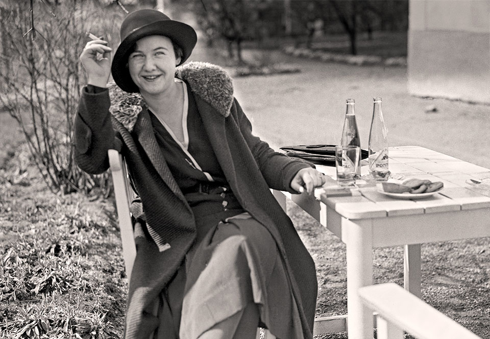 Barbro Alving blev känd genom många utrikesreportage i bland annat Dagens Nyheter, Idun och Vecko-Journalen. Foto från 1931. © TT Historical